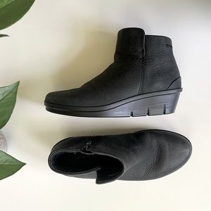 ECCO skyler zip bootie